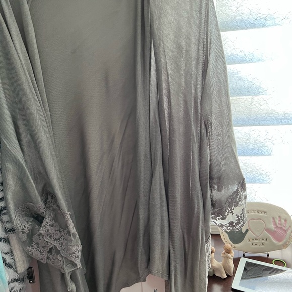 Beautiful print wrap front cartigan - Picture 3 of 4